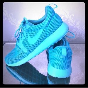 Nike Roshe Sneakers